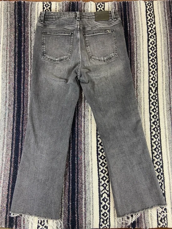 Zara Gray Cropped Flare Jeans High Rise Raw Hem Stretch Size 8 Distressed Womens - Picture 2 of 15
